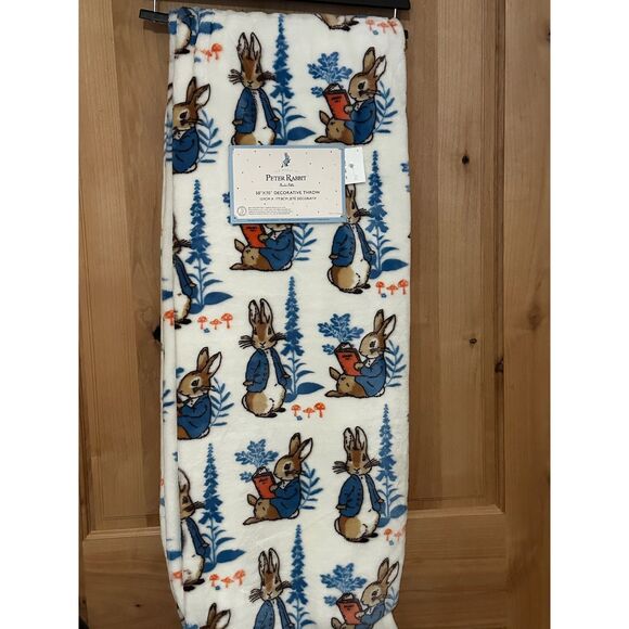 Peter Rabbit Easter Spring Plush Throw Blanket 50"x70" NWT - Picture 2 of 5